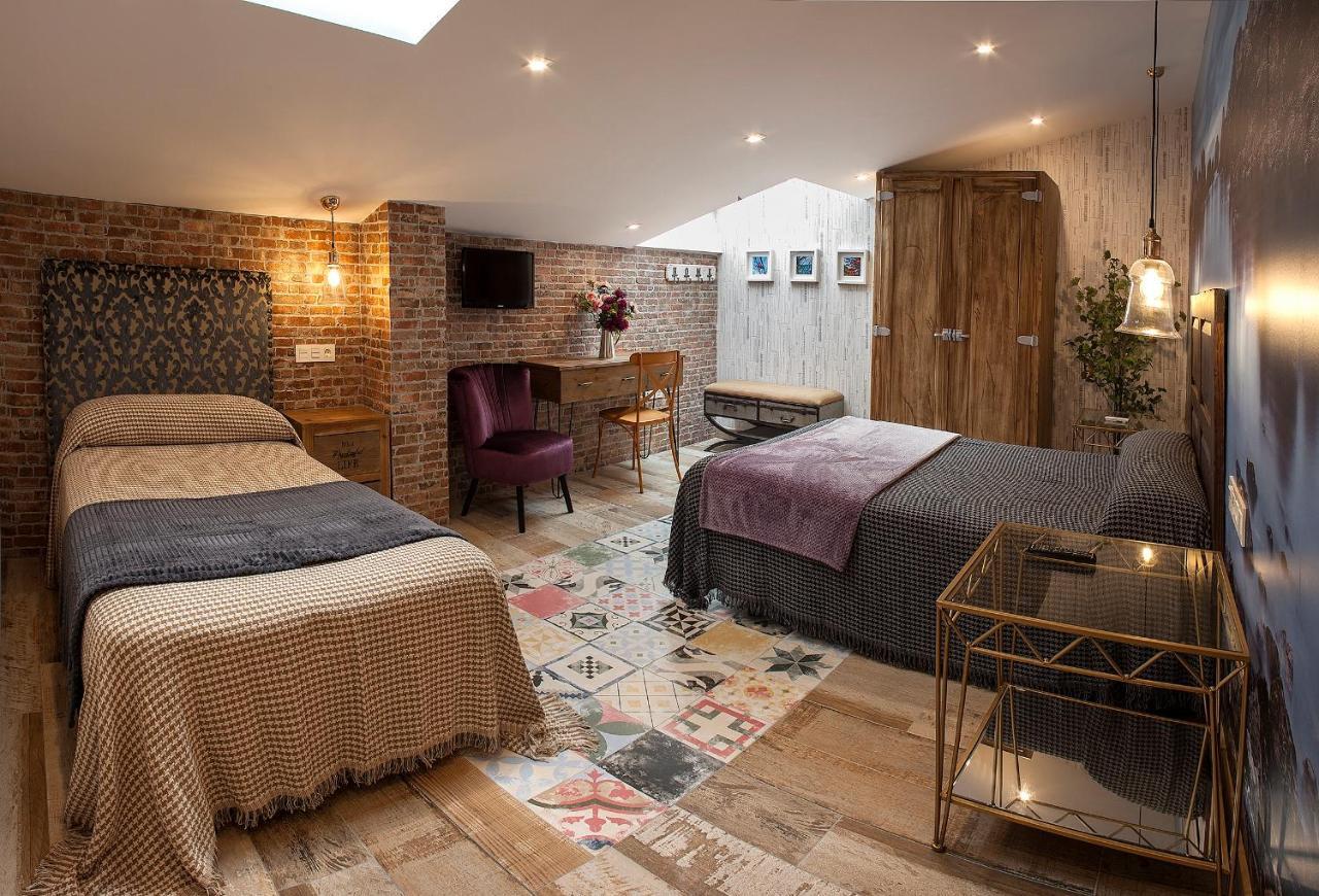 Hostal El Aparcamiento Hotel Луарка Екстериор снимка